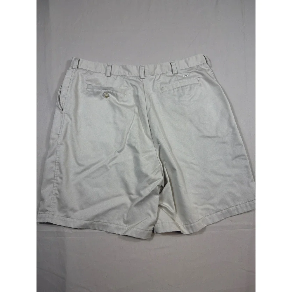 Nike Golf Mens Khaki Chino Shorts Beige Flat Front Swoosh Logo Size 40